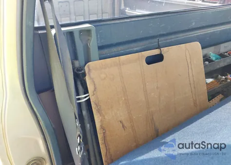 1998 Chevrolet C1500 Fleetside z USA, uszkodzony, nr VIN 1GCEC14W9WZ220727